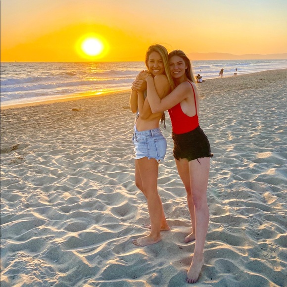 Meet your Posher, Dani - Picture 2 of 3